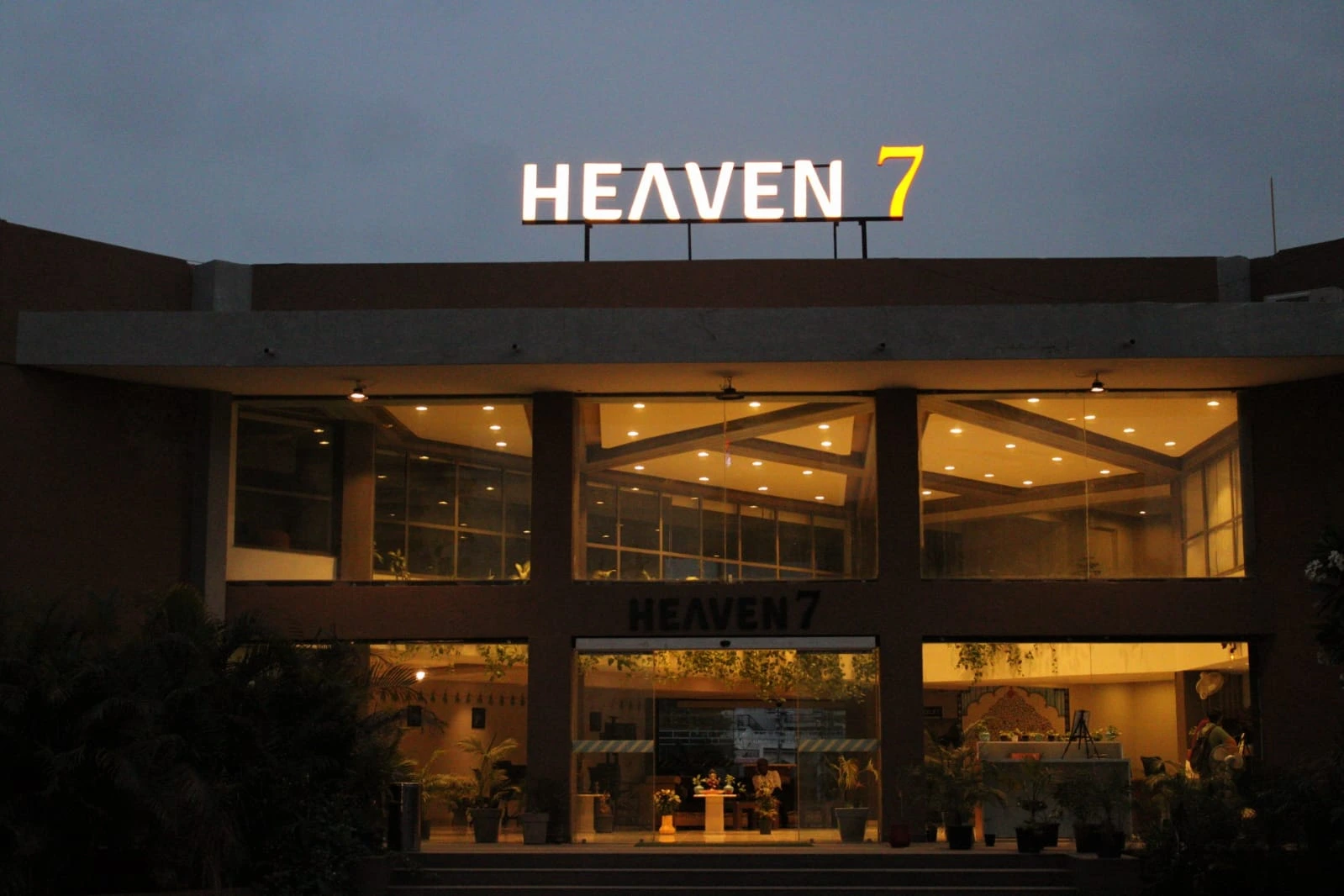 Heaven 7 Hotel interior